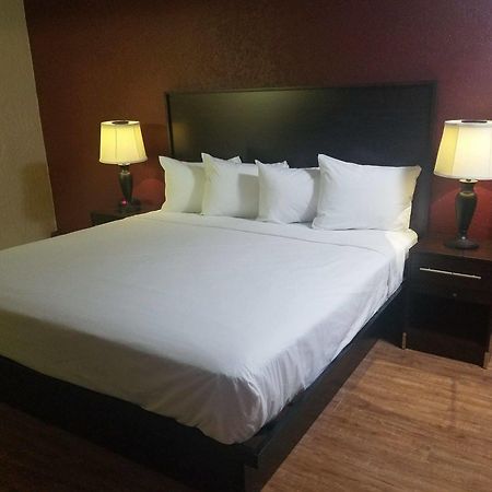 Motel 6 San Antonio Tx I 35 North Corridor מראה חיצוני תמונה